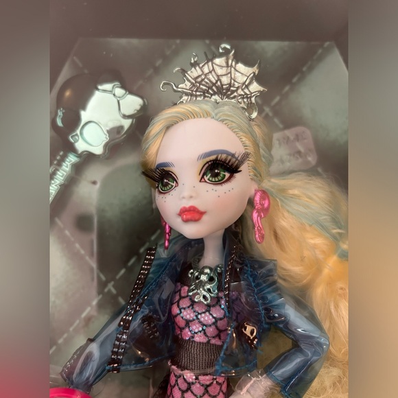 Haunt couture Lagoona Blue doll from 2022 - Picture 10 of 13